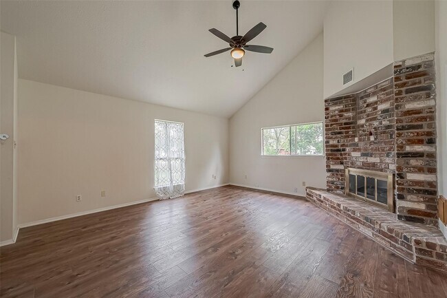 Foto del edificio - 227 Glencairn Ct