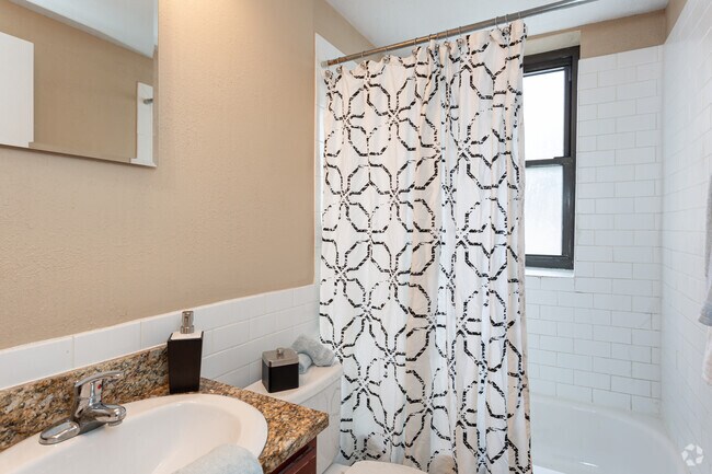 1BR, 1BA - 567 SF - Convent Gardens Apartments