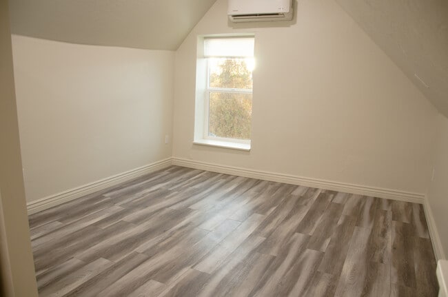 Family Room - 1095 W 2000 N