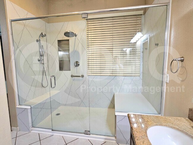 Foto del edificio - 173 N Pineview Dr