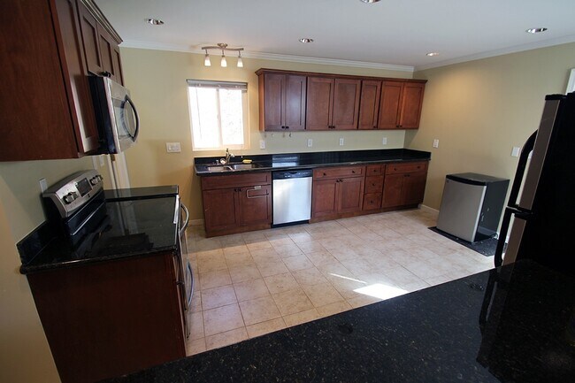 Foto del edificio - CHARMING 3 BED, 2 BATH SF HOME FOR RENT IN...