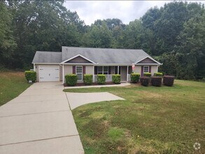 Building Photo - 215 McKenzie Dr