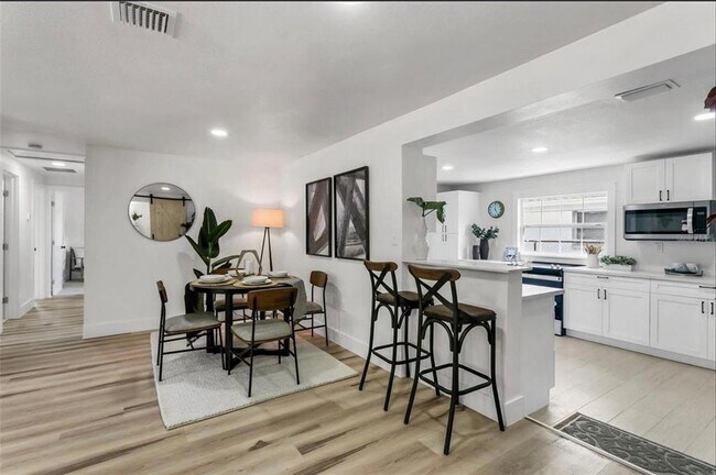 Foto del edificio - 301 N Fremont Ave