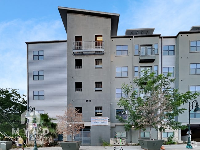Building Photo - 2502 Leon St
