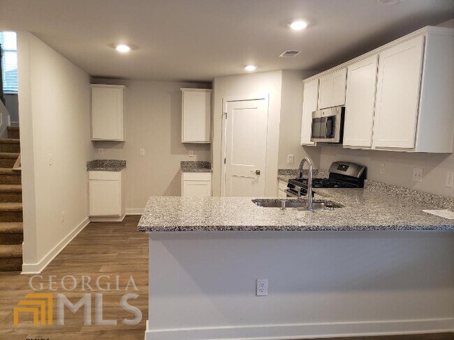 Foto del edificio - 421 Sweetwood Ct