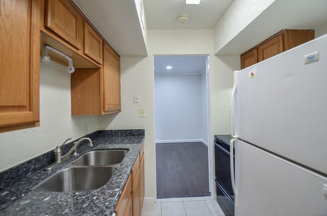 Photo - 2121 Fountain View Drive Unit 50 Apartment