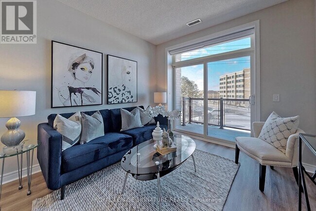 Photo du bâtiment - 7325-7325 Markham Rd