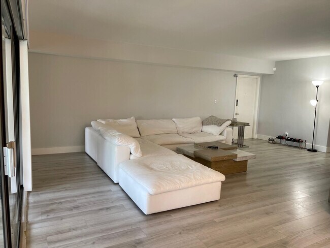 Building Photo - 22055 Cocoa Palm Way