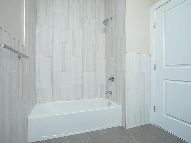 Building Photo - 432 52nd St