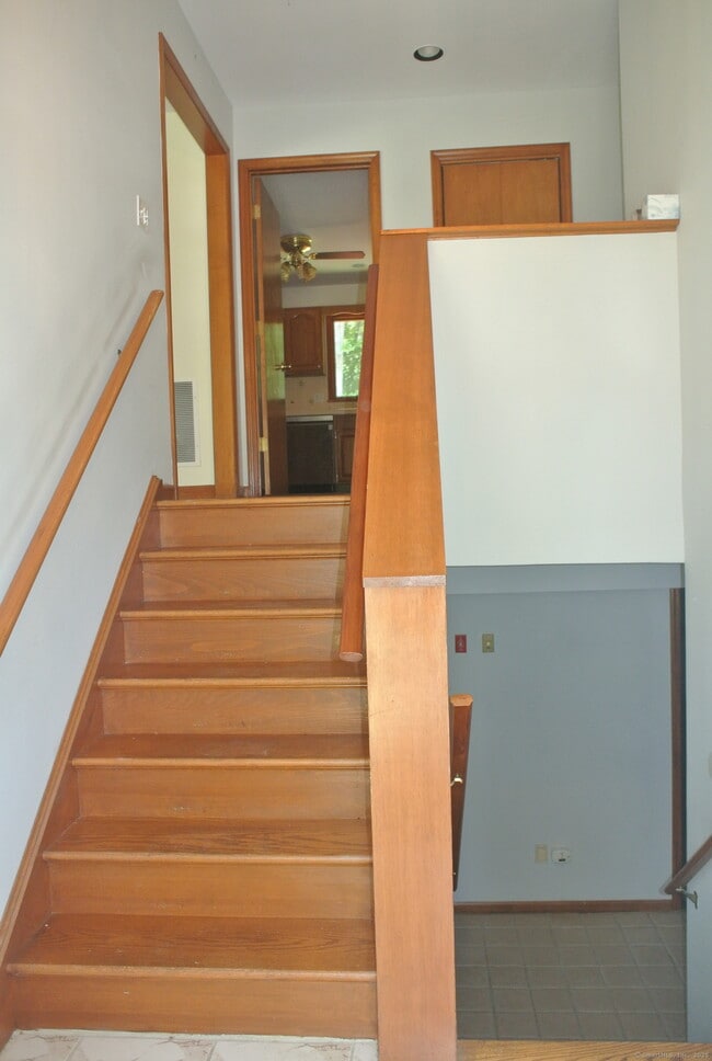 Building Photo - 302 Westwood Rd