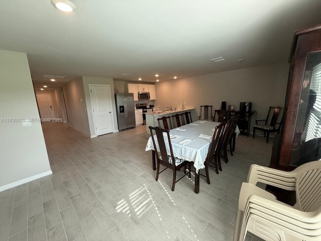 Foto del edificio - 3051 S Beechwood Cir