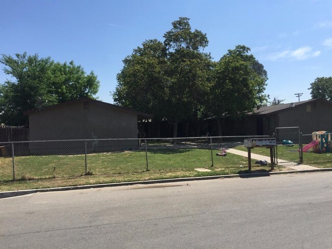 Building Photo - 822 N Bengston Ave