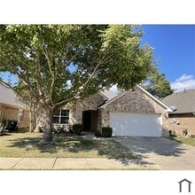 Building Photo - 608 Creekside Dr