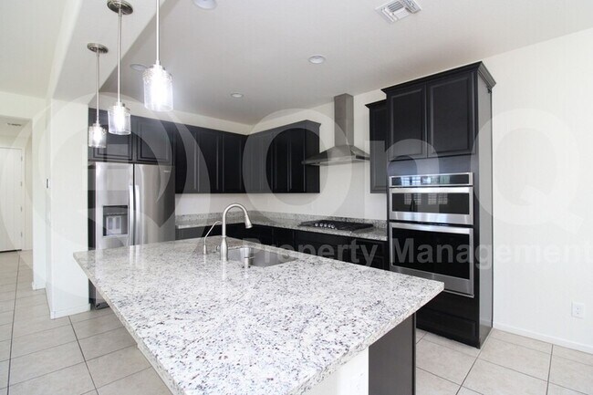 Building Photo - 211 E Wisteria Dr