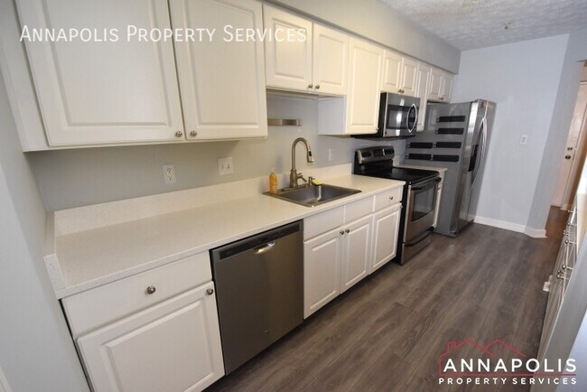 Building Photo - 623 Admiral Dr