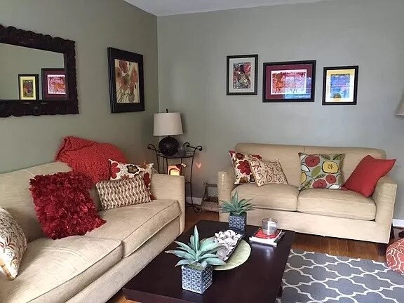 Living room - 704 S Arlington Mill Dr