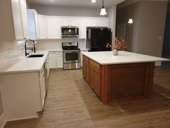 Building Photo - 40153 Maison Lafitte Blvd
