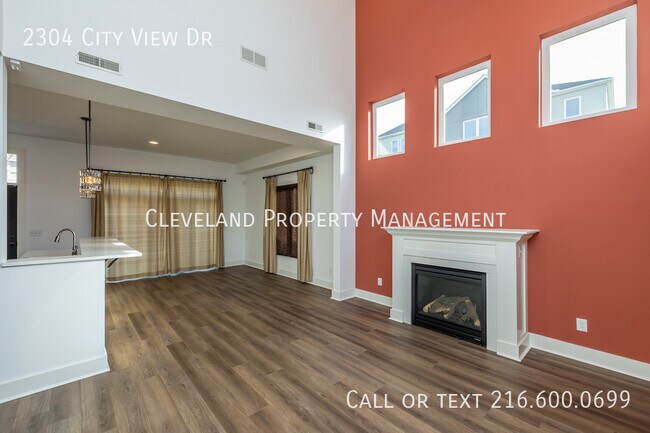 Building Photo - Beautiful Tremont Townhouse