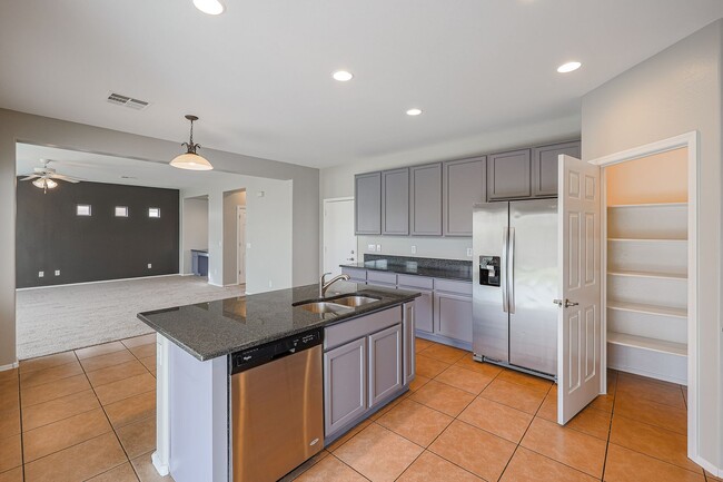 Foto del edificio - Coming Soon! 4 bed, 3.5 bath house in Stet...