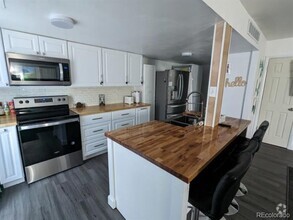 Building Photo - 7998 Chase Cir