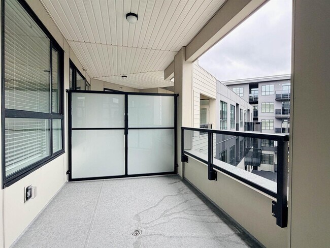 Photo du bâtiment - 15733 85 Ave