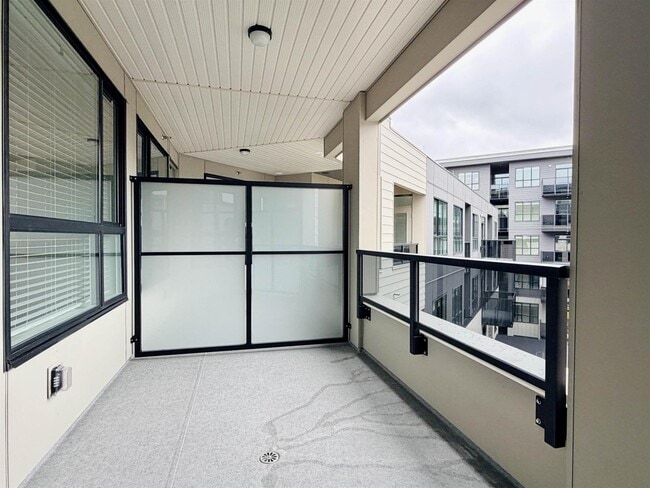 Building Photo - 418 15733 85TH AVENUE