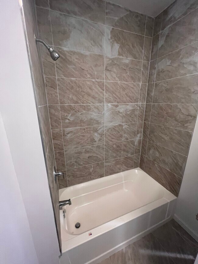 Foto del edificio - 172 Vreeland Ave