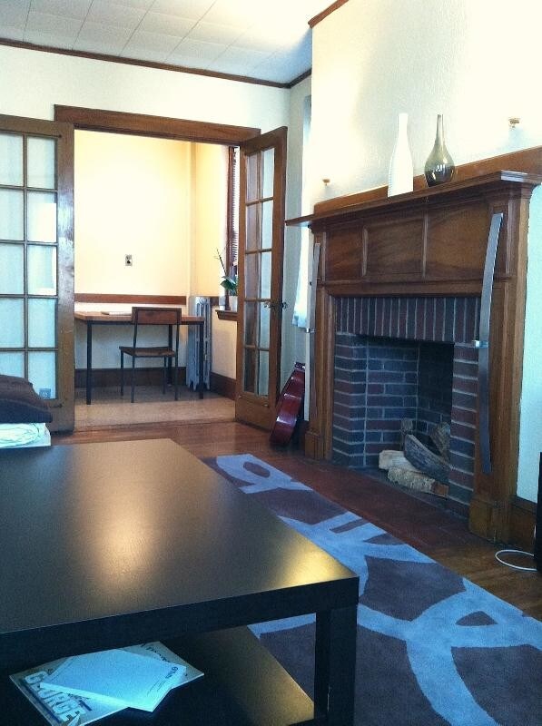 Building Photo - Davis Sq.5/1 Sunny 2nd floor  HT HW incl