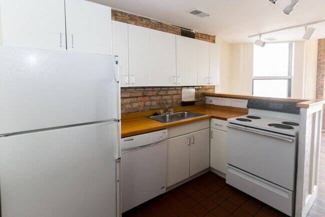 Building Photo - 604 Surf