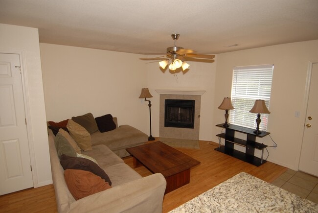 Building Photo - 2355 Skyler Dr