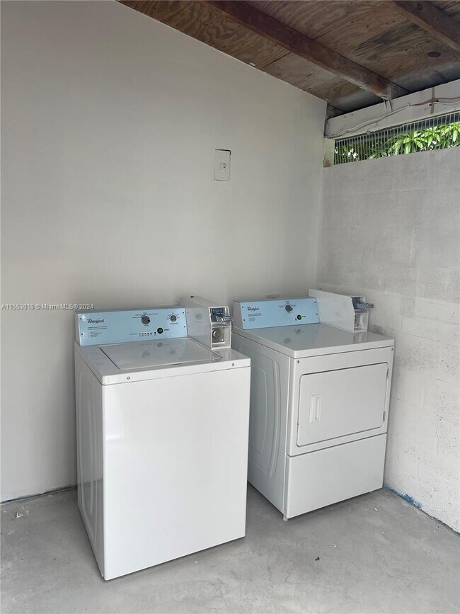Foto del edificio - 910 SW 8th Ave
