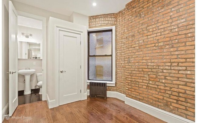 Building Photo - 264 W 25th St