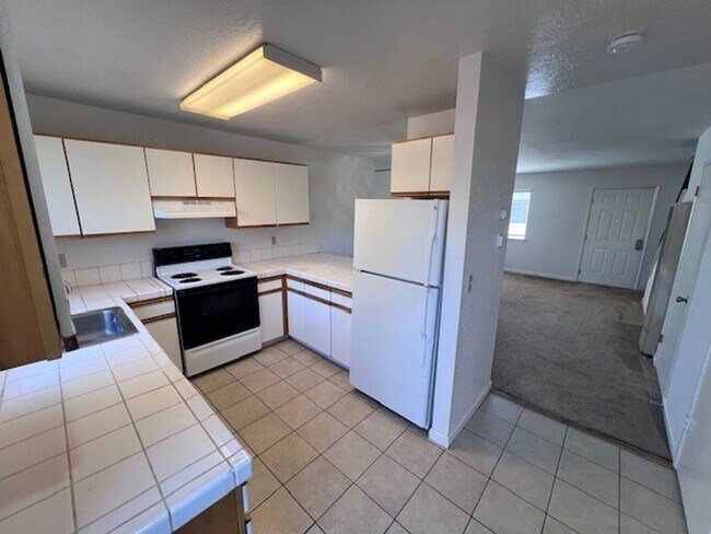 Building Photo - Nor Cal Realty, Inc - 2 bedroom 1.5 bath T...