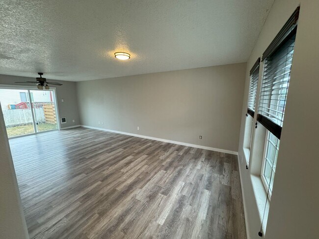 Building Photo - R310 | No showings until 08/27/2024 HOLD