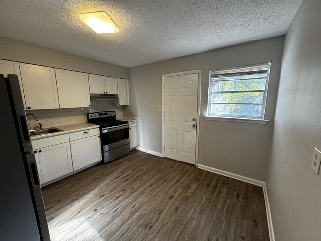 Building Photo - Duplex For Rent