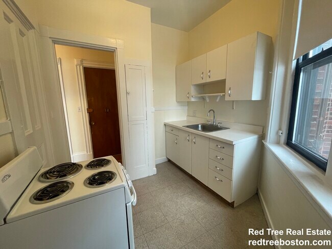 Building Photo - 504 Beacon St