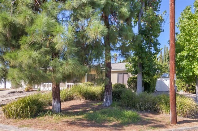 Building Photo - 14564 Topsham St