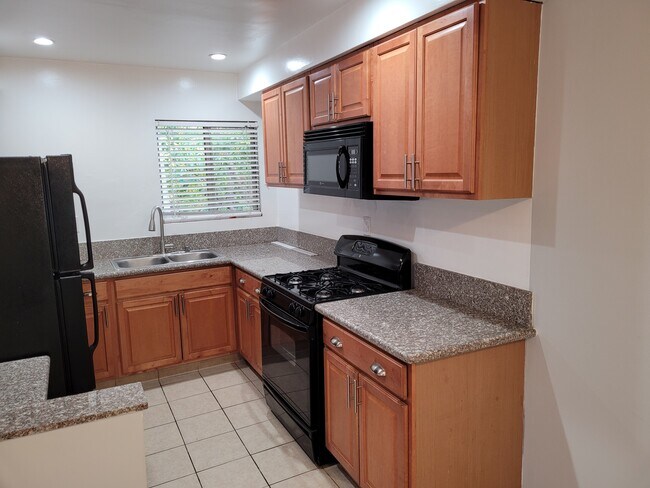 Kitchen - 1444 N Vista St