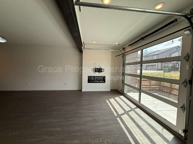 Foto del edificio - 6387 Moore Ct