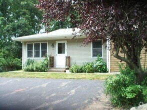 Building Photo - 19 Castlerock Dr