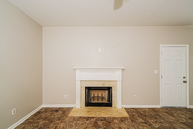 Building Photo - 310 Hidden Ridge Dr