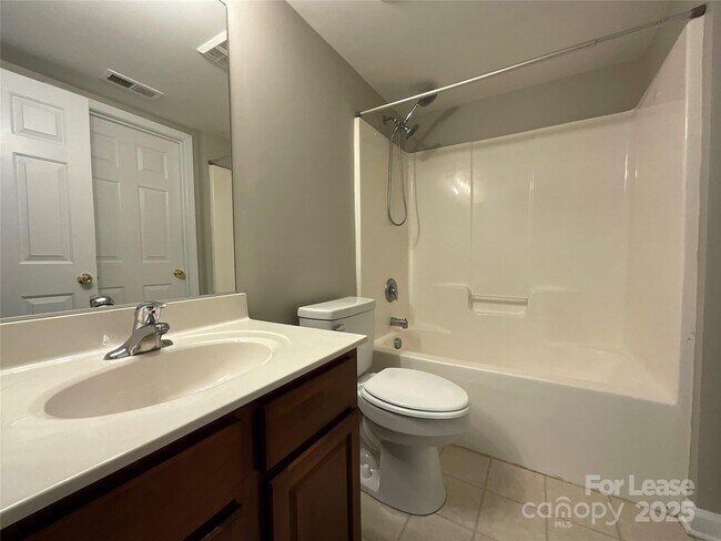 Building Photo - 15626 King Louis Ct