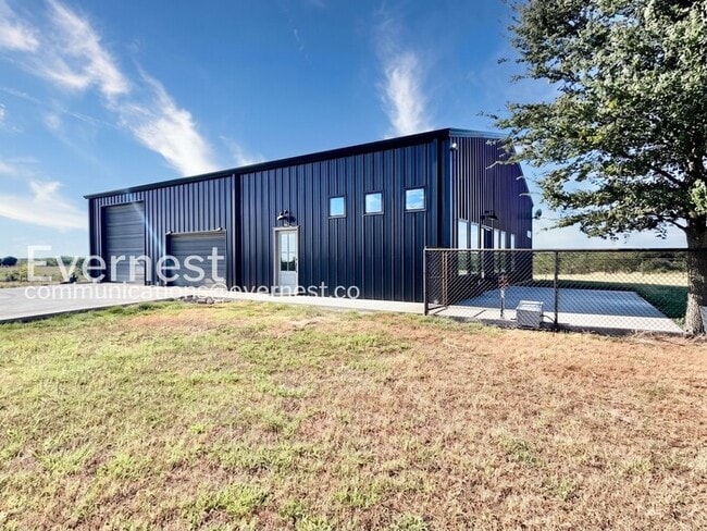 Foto del edificio - 20381 Ferguson Rd