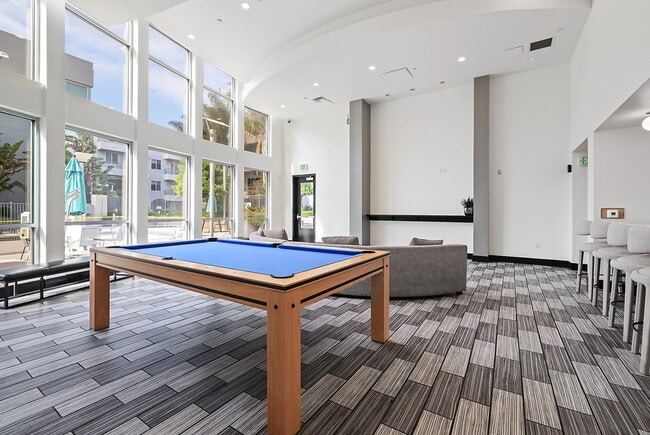 Building Photo - Avenue 64