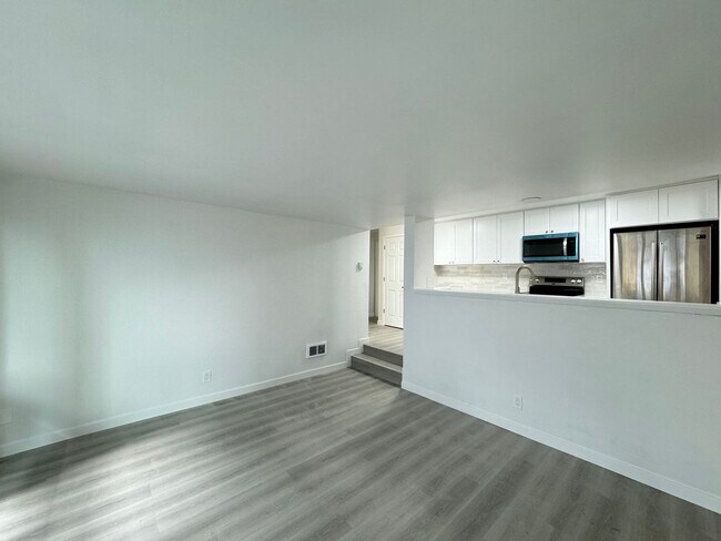Foto del edificio - Spacious Magnolia Condo (brand-new wooden flooring)