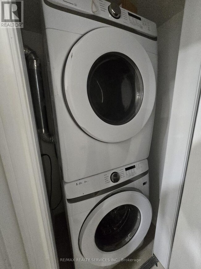 Photo du bâtiment - 9 Bruce Beer Dr