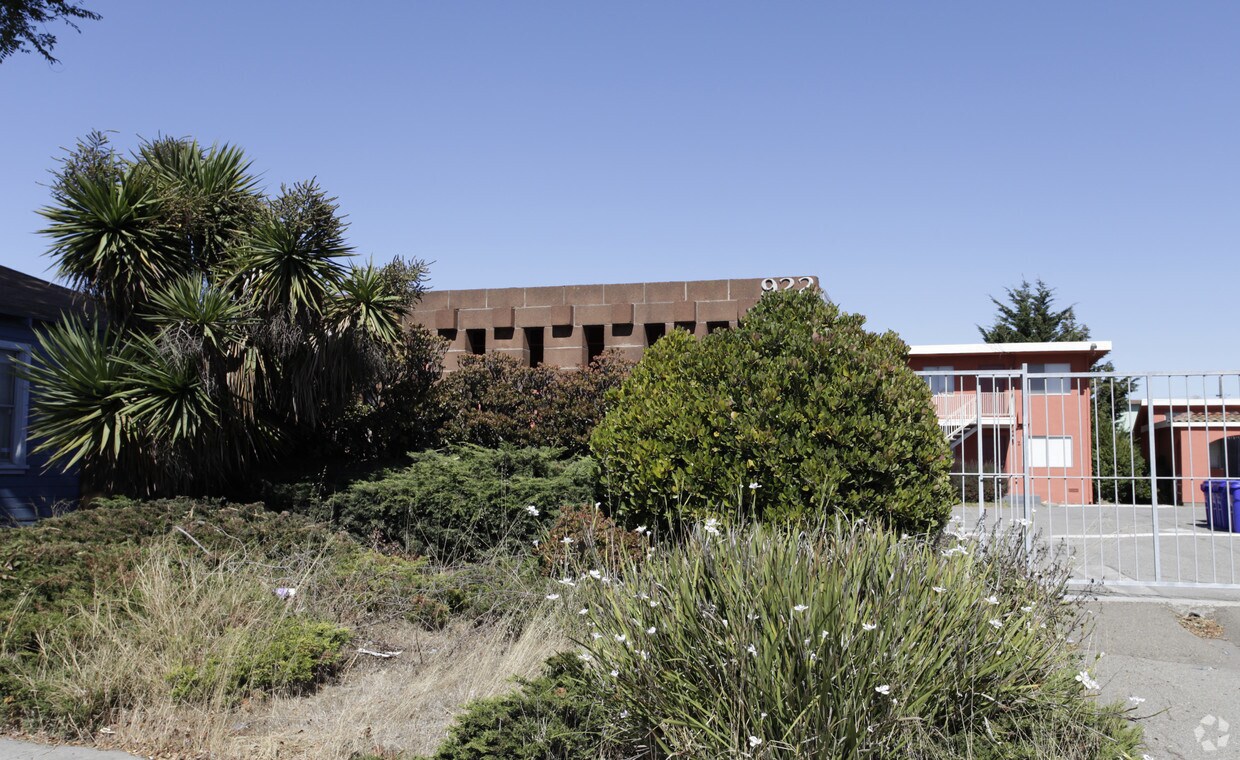 Building Photo - 922 Carlson Blvd