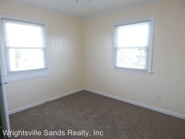 Building Photo - 3 br, 1.5 bath House - 17 B Coral Drive