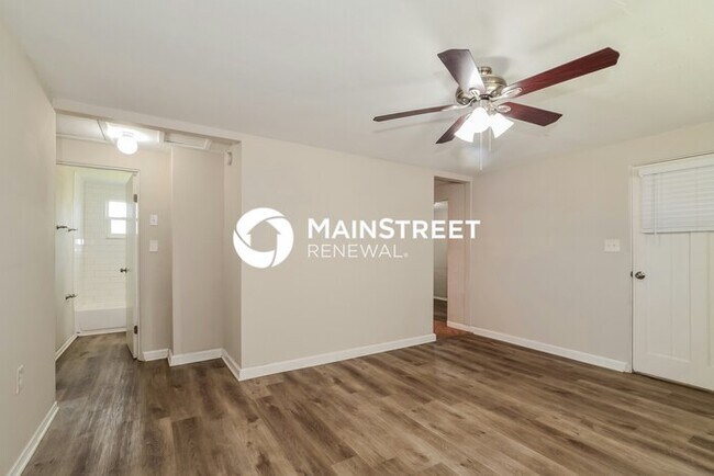 Foto del edificio - 3 Bedroom Pet-Friendly Home in DELAND, FL with Main Street Renewal