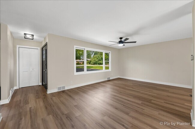 Foto del edificio - 355 Hilltop Dr